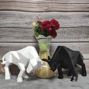 Geometryczna Figurka  Byka - Z Żywicy