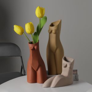 Kobiecość - Unikalny Ceramiczny Wazon