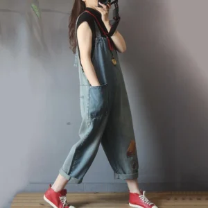 Damskie ogrodniczki dżinsowe – modny vintage look