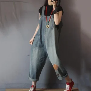 Damskie ogrodniczki dżinsowe – modny vintage look