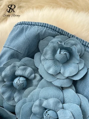 Dżinsowy Kombinezon z Zamkiem i 3D Kwiatowym Wzorem – Elegancki Design