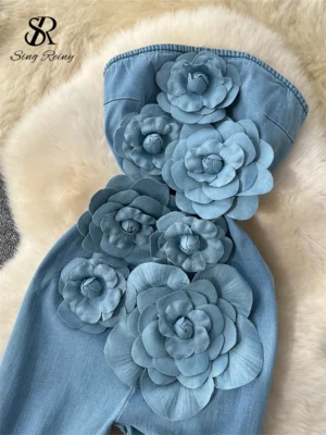 Dżinsowy Kombinezon z Zamkiem i 3D Kwiatowym Wzorem – Elegancki Design