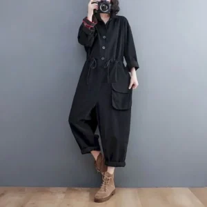 Oversize'owy kombinezon damski z długim rękawem – stylowy, jednoczęściowy