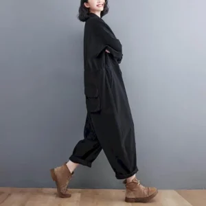 Oversize'owy kombinezon damski z długim rękawem – stylowy, jednoczęściowy