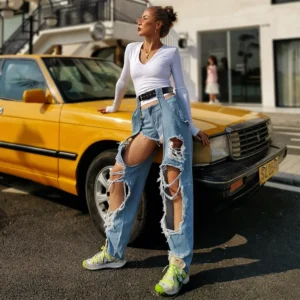 Jeansy Damskie streetwear z wysokim stanem – szerokie nogawki, efektowne dziury