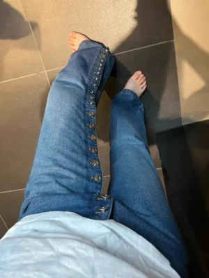 Retro High Street – Damskie Jeansy “Multi-Button” Szerokimi Nogawkami
