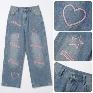 Jeansy damskie wide leg jasny denim z różowymi aplikacjami (serca, gwiazdy)