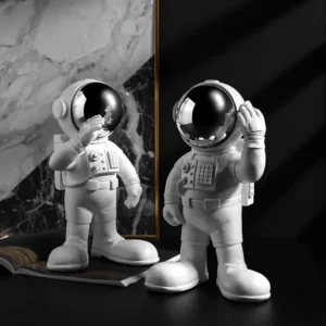 Figurka stojącego astronauty z lustrzanym wizjerem, dekoracja - ujęcie produktu