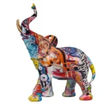 Figurka byka z żywicy w kolorowe wzory, dekoracja pop art - ujęcie produktu