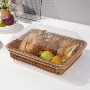 Pleciony kosz z przezroczystą pokrywką i uchwytem - ujęcie produktu