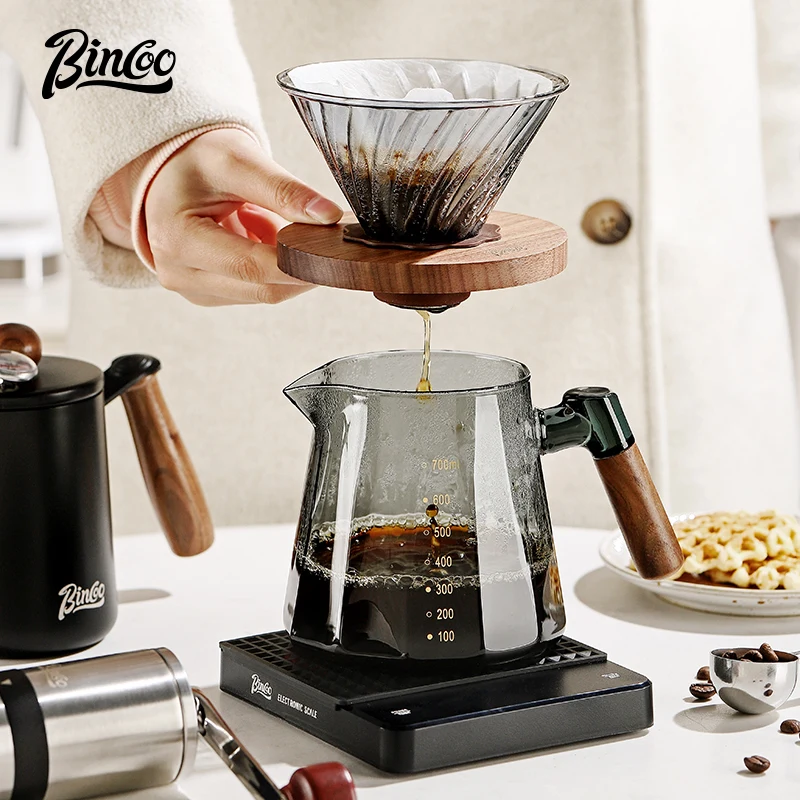 Stojak do kawy przelewowej z uchwytem na dripper - ujęcie produktu