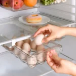 Wysuwany pojemnik na jajka pod półkę lodówki - ujęcie produktu