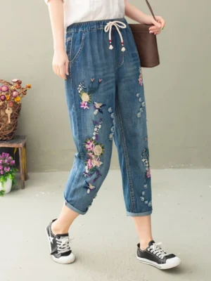 Niebieskie jeansy damskie baggy z elastycznego denimu, z przetarciami