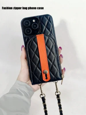 Etui do iPhone z kontrastowym paskiem i wzorem kratki - ujęcie produktu