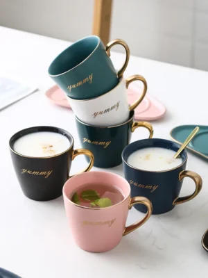Zestaw do parzenia herbaty porcelanowy, z filiżankami, z tacą