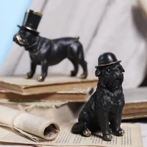 Figurka buldoga w cylindrze, dekoracyjny pies ze złotymi detalami - ujęcie produktu