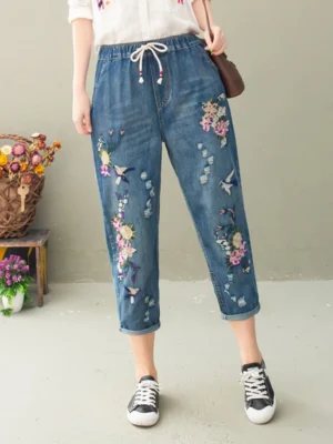 Niebieskie jeansy damskie baggy z elastycznego denimu, z przetarciami