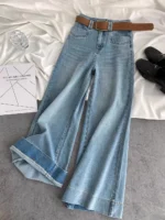 Niebieskie jeansy damskie flare z wysokim stanem, w stylu retro