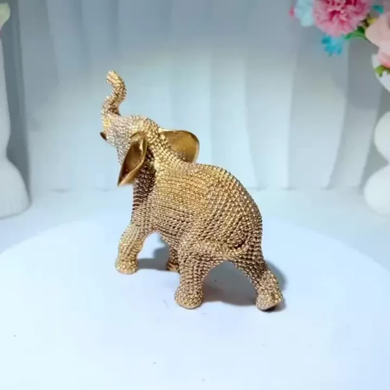 Złota figurka słoń z koralikami