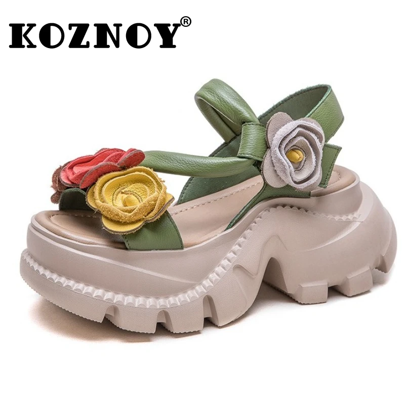 Sandały damskie z kolorowymi kwiatami na platformie - ujęcie produktu