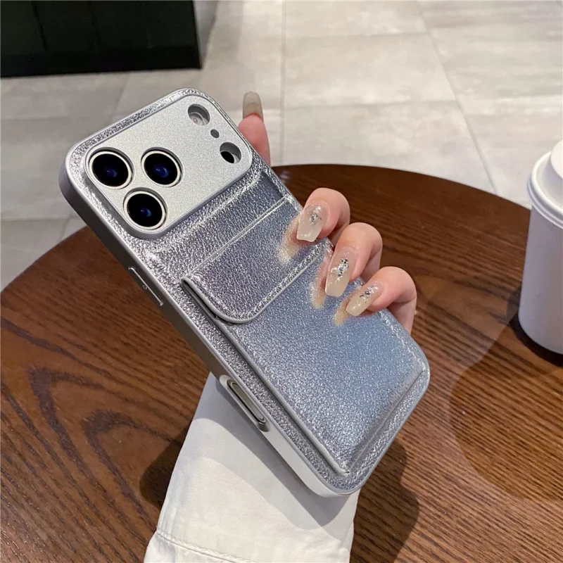 Etui do iPhone z wsuwaną kieszenią na karty - ujęcie produktu