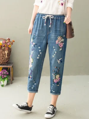 Niebieskie jeansy damskie baggy z elastycznego denimu, z przetarciami