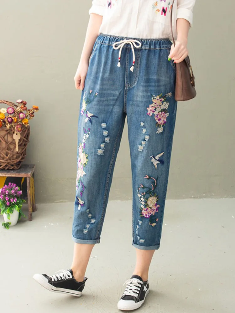 Niebieskie jeansy damskie baggy z elastycznego denimu, z przetarciami