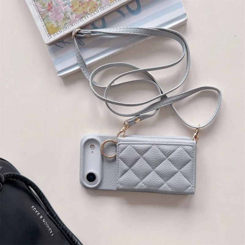 Pikowane etui do iPhone z portfelem i paskiem - ujęcie produktu