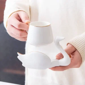 Filiżanka do kawy i herbaty ceramiczna, ze spodkiem, z motywem łabędzia