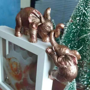 Figurka słonia z żywicy, dekoracja do ustawienia na krawędzi - ujęcie produktu
