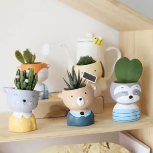 Doniczka ceramiczna z motywem zwierzęcej twarzy - ujęcie produktu