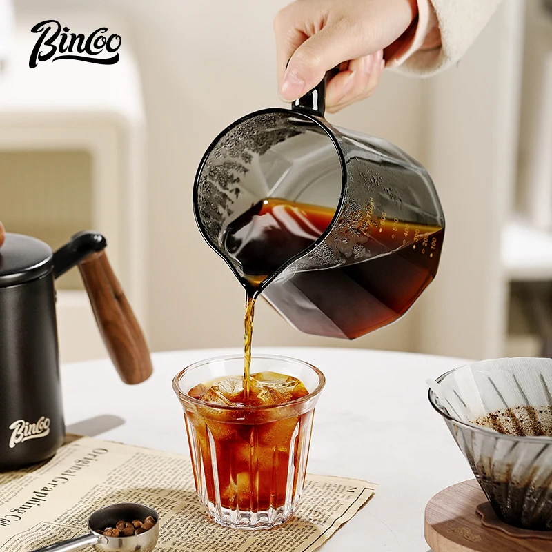 Stojak do kawy przelewowej z uchwytem na dripper - ujęcie produktu