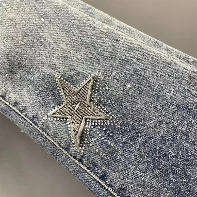 Jeansy damskie slim fit z wysokim stanem, z elastycznego denimu, z haftem