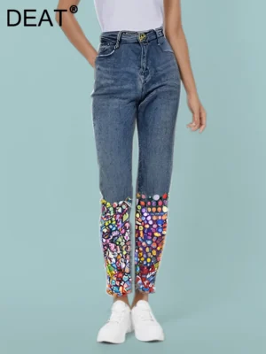 Jeansy damskie slim fit z kolorowym zdobieniem nogawek - ujęcie produktu