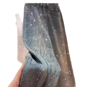 Niebieskie jeansy damskie slim fit z wysokim stanem, z ozdobnymi dżetami