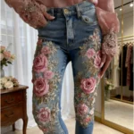 Jeansy damskie z wysokim stanem, z elastycznego denimu, z kwiatowym wzorem