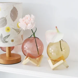 Wazon szklany okrągły na niewielkiej podstawce - ujęcie produktu