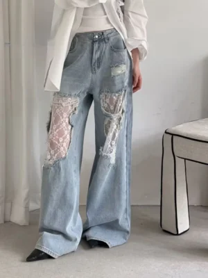 Jeansy damskie baggy z wysokim stanem, z przetarciami, z koronką