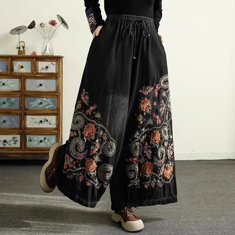 Jeansy damskie baggy z wysokim stanem, z elastycznego denimu, z haftem
