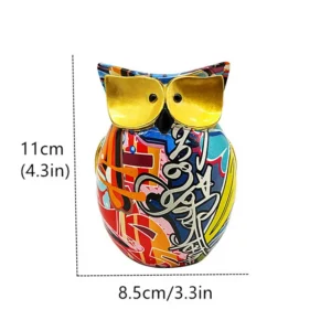 Figurka konia w kolorowe wzory graffiti na czarnej podstawie - ujęcie produktu
