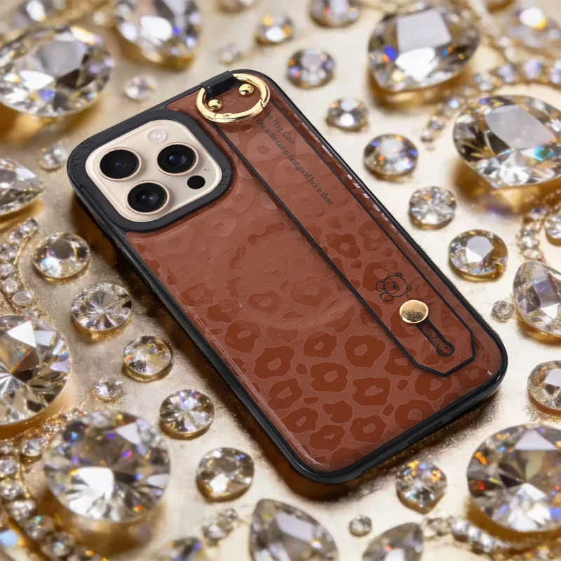 Etui do iPhone z szerokim paskiem na dłoń i kółkiem - ujęcie produktu