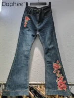 Niebieskie jeansy damskie flare z elastycznego denimu, z haftem