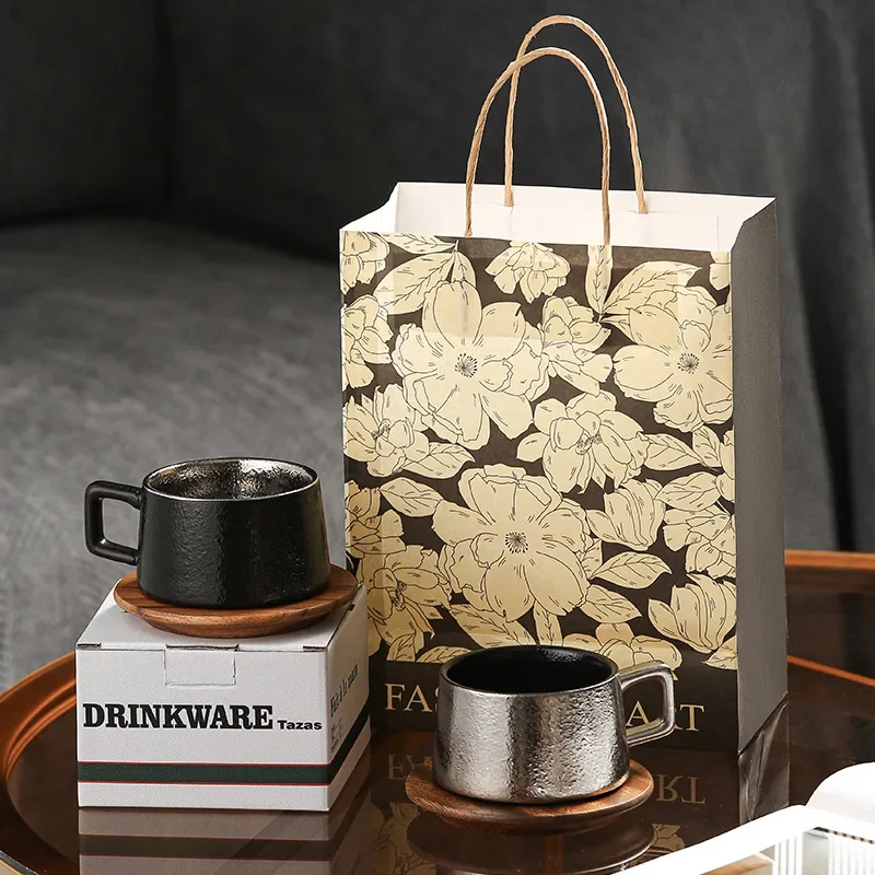 Kubek do kawy i herbaty ceramiczny, ze spodkiem, z pokrywką, 230ml