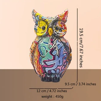 Figurka sowy z żywicy w kolorowe plamy, dekoracja pop art - ujęcie produktu