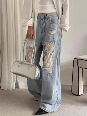 Jeansy damskie baggy z wysokim stanem, z przetarciami, z koronką
