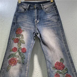 Jeansy damskie flare z haftem, w stylu retro