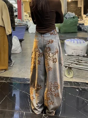 Jeansy damskie baggy z wysokim stanem, z haftem, z kwiatowym wzorem