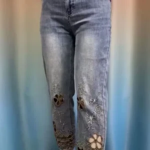 Jeansy damskie slim fit z wysokim stanem, z haftem, z przetarciami