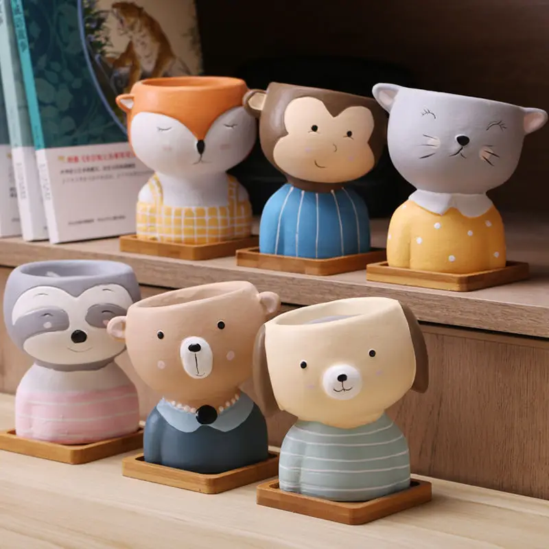 Doniczka ceramiczna z motywem zwierzęcej twarzy - ujęcie produktu