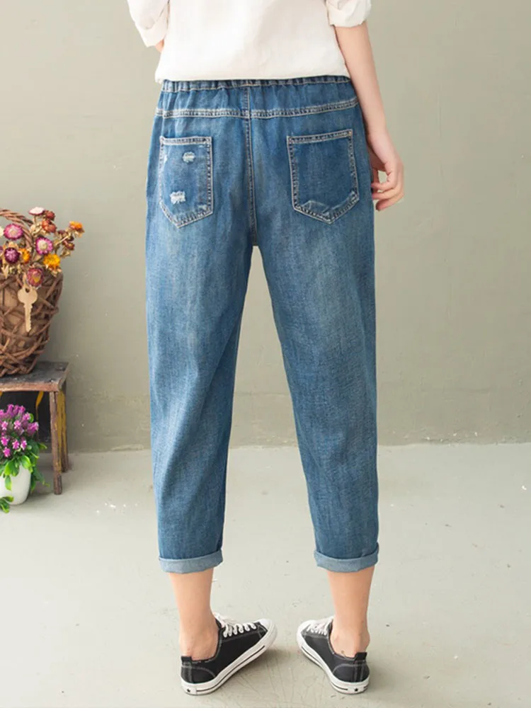 Niebieskie jeansy damskie baggy z elastycznego denimu, z przetarciami